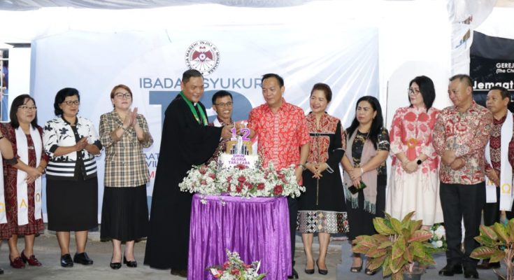 Walikota Tomohon Hadiri Ibadah Syukur HUT Ke 12 Jemaat GMIM Gloria